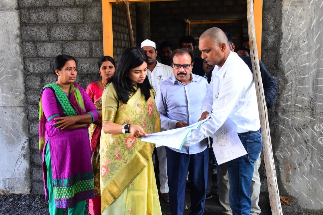 ఇందిరా మహిళా శక్తి భవన నిర్మాణ పనులు త్వరితగతిన పూర్తి చేయాలి ఇంచార్జి కలెక్టర్ గరిమ అగ్రవాల్